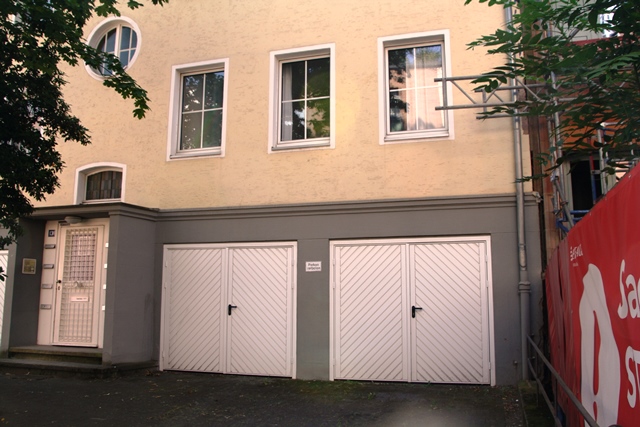 Hausansicht rechts Etagenwohnung Bonn